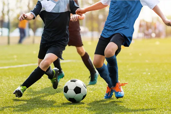 スポーツ合宿や団体向け宿泊プランの利用を連想させる、サッカーの試合風景