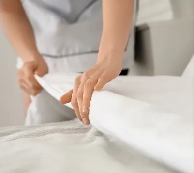 ベッドメイキングの様子